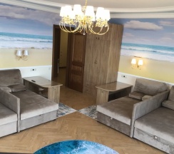 Четырёхместный номер Deluxe с 2 балконами с видом на море в Прибой 05