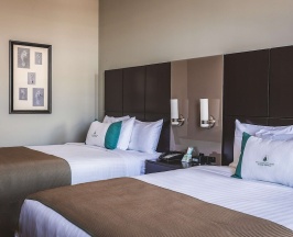 Четырёхместный номер с балконом и с видом на реку в The Cotton Sail Hotel, Tapestry Collection By Hilton