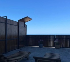 Коттедж пятикомнатный с балконом и с красивым видом из окна в Ямал