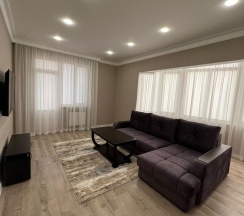 2-комнатные апартаменты улучшенные с 1 двуспальной кроватью и диваном в Apart Ru Hotel