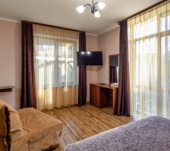 Апартаменты с кухней и французским балконом в Гостевой дом на Декабристов