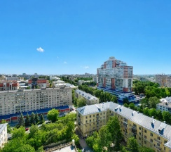 Двухместные апартаменты c 1 комнатой с балконом и с красивым видом из окна (двуспальная кровать) в Квартира 1-к Квартира на Октябрьском Проезде 18