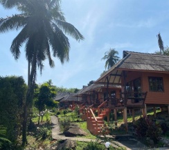 Двухместное бунгало с видом на море двуспальная кровать в Kinnaree Resort Koh Kood