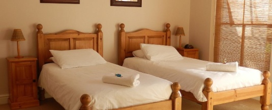 Четырёхместный коттедж с 2 комнатами 2 отдельные кровати в Goose Green Lodge