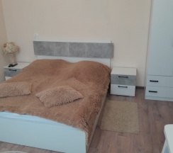 Двухэтажный дом с видом на реку, сад и горы в Гостевой дом