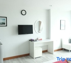 Трёхместный люкс с частичным видом на море в The Beach Front Resort Pattaya  - SHA Plus