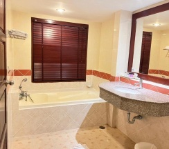 Одноместный номер Deluxe в B Buri Hotel