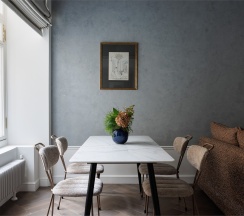 Двухуровневая студия с видом во двор в Огюстин Шатильон