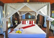 Номер Deluxe beachfront в Anda Resort Koh Lipe