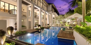 Тхаланг: Курортный отель Outrigger Surin Beach Resort