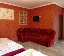Четырёхместный номер Classic с балконом и с красивым видом из окна в Abaash Hotel Afon