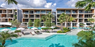 Равай: Отель Wyndham Grand Nai Harn Beach Phuket
