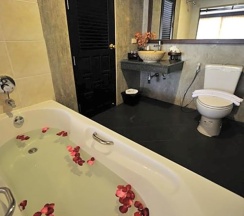 Люкс с балконом в Siralanna Phuket