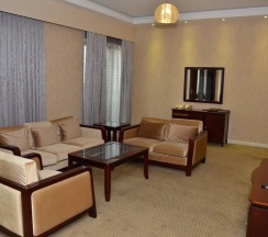 Люкс Deluxe с 2 комнатами 2 отдельные кровати в Astoria Baku