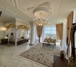 Президентский номер в Barocco Lv Hotel
