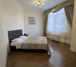 Номер улучшенный с 1 двуспальной кроватью в Мысхако