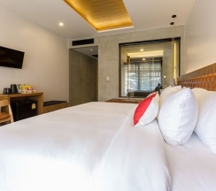 Двухместный Aurico Superior Over the Pool двуспальная кровать в Aurico Kata Resort & Spa