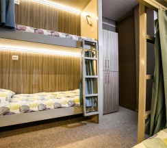 Место в восьмиместном номере в Sleep space