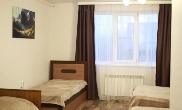 Номер стандарт с 3 односпальными и 1 двуспальной кроватью в Малиновый закат