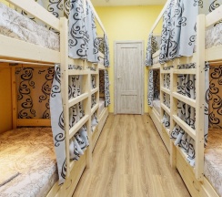 Кровать в общем номере в 1st`hostel