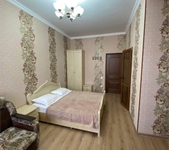 Трехместный номер-студия в Хижина счастья