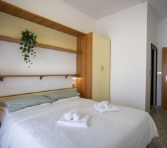 Двухместный номер Standard с балконом двуспальная кровать в Hotel Mamy