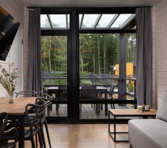 Коттедж с одной спальней и купелью в Black Village Family