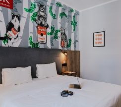 Блочный номер с двуспальной кроватью с общей ванной и туалетом в Ays Design Hotel