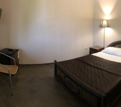 Четырёхместный люкс с 2 комнатами с балконом в Звезда