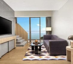 Люкс Пентхаус с 2 комнатами с балконом и с видом на океан в voco Sanya Dadonghai By IHG
