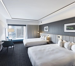 Четырёхместный номер Superior двуспальная кровать в Hotel Bonaventure Montreal