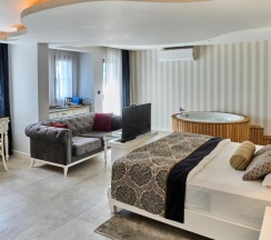 Двухместный номер Deluxe двуспальная кровать в Salonika Suites