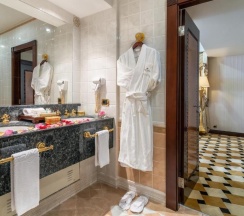 Люкс Executive с 2 комнатами в Royal Tulip Almaty
