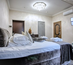 24 семейный номер Мансарда с 2 комнатами с балконом и с видом на море в Exclusive Hotel&Apartments