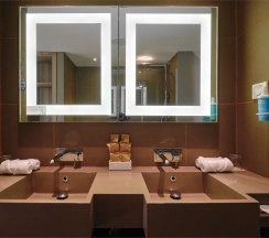 Номер Suite с двуспальной кроватью и диваном в Novotel Krasnoyarsk center