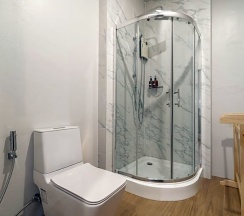 Двухместный люкс Deluxe двуспальная кровать в The Arbern Hostel x Bistro