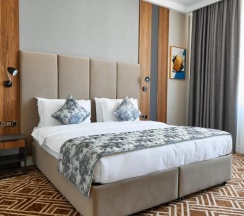 Двухместный номер Deluxe с балконом двуспальная кровать в Diamond Hotel Shymkent