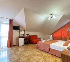 Семейный четырехместный комфорт с балконом и доп местом (4  этаж) в Атриум