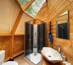 Сфера с балконом и гамаком в Клевер