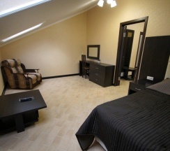 Двухместный люкс Мансарда с 2 комнатами двуспальная кровать в Елена