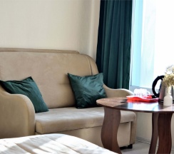 №11. Семейный номер с двуспальной кроватью, диваном и видом на Байкал в Прибой