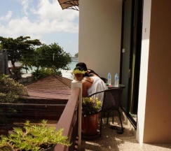 Двухместный номер Deluxe с видом на море двуспальная кровать в Отель Kata Beachwalk