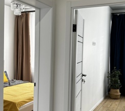Апартаменты Comfort с 3 комнатами с видом на город в Апартаменты WHITE APARTMENT рядом с центром