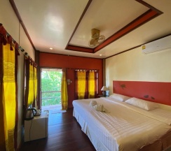Двухместное бунгало с видом на море двуспальная кровать в Kinnaree Resort Koh Kood