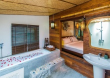 Вилла с балконом в Bora Bora Villa Phuket