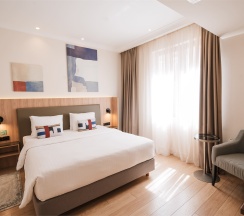 Люкс "Гранд" (Апартамент с 1 спальней) в Кортъярд Марриотт Сочи Красная Поляна