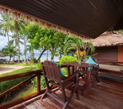 Бунгало Deluxe с балконом и с видом на море в Palm Leaf Resort