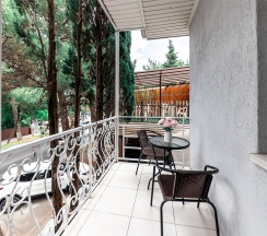 Двухместный Стандартный номер с двуспальной кроватью и балконом в гостевом доме SV на 2 этаже в Милка