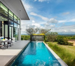 Двухместная вилла с видом на горы двуспальная кровать в The Private Pool Villas at Civilai Hill Khao Yai