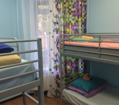 Улучшенный четырехместный номер в 7skyhostel